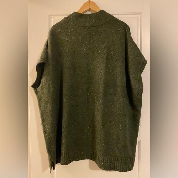 BNWT Reitmens L-XL woman’s green sweater vest - Picture 2 of 5